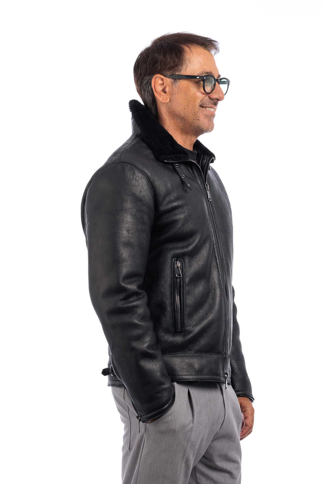 Bomber interamente in montone con zip nero pelo nero