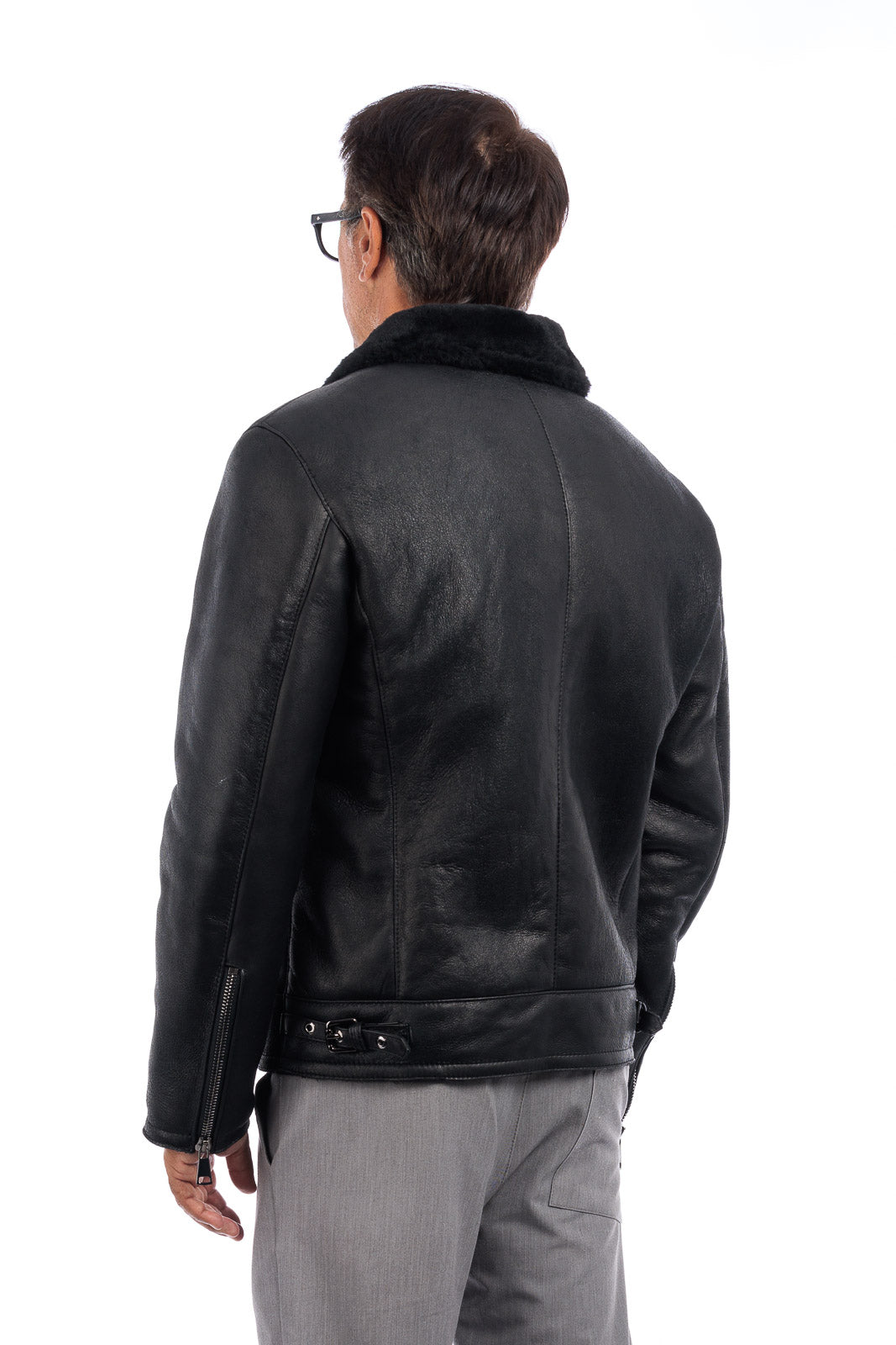 Bomber interamente in montone con zip nero pelo nero