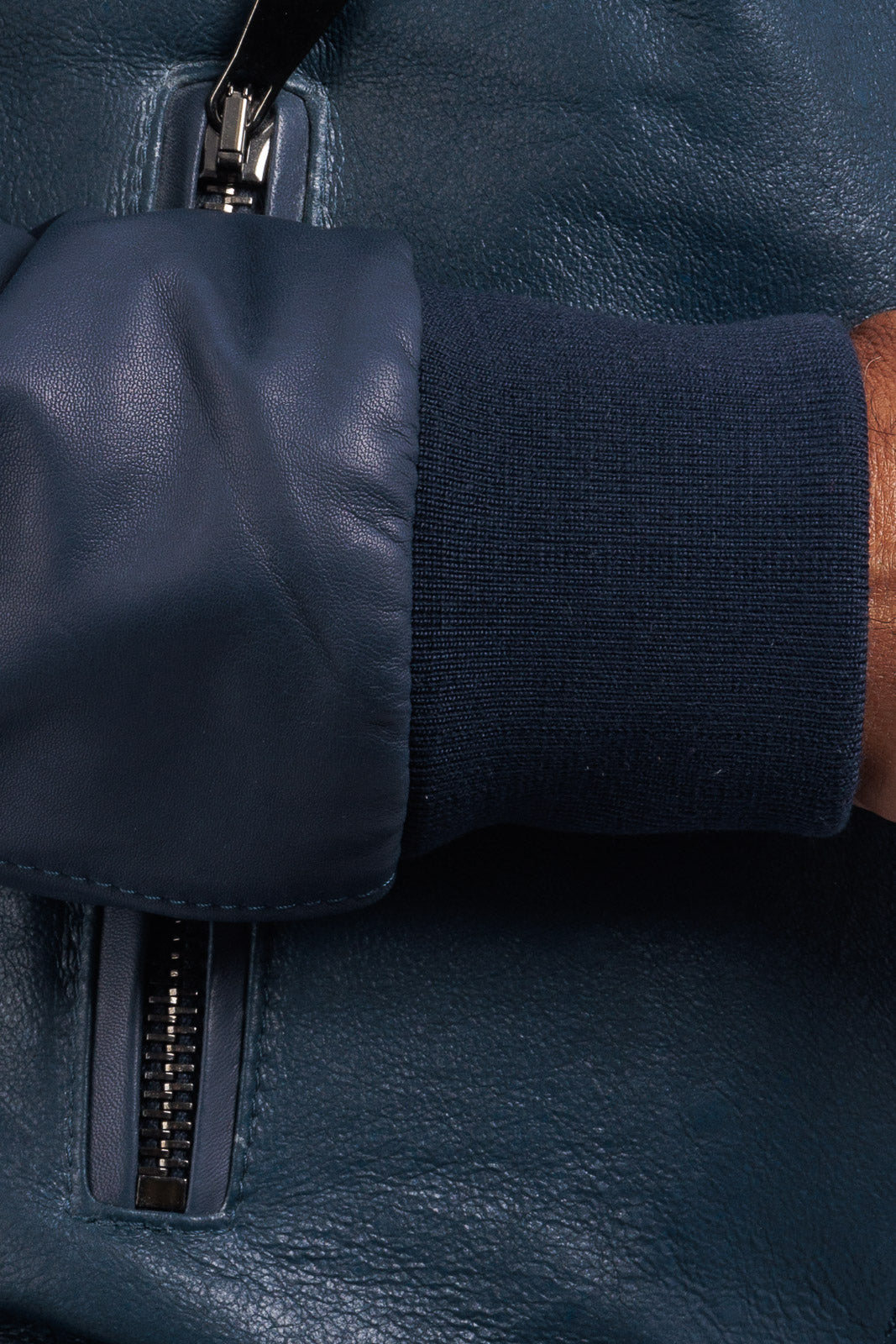 Bomber montone blu pelo nero uomo con zip e taschino