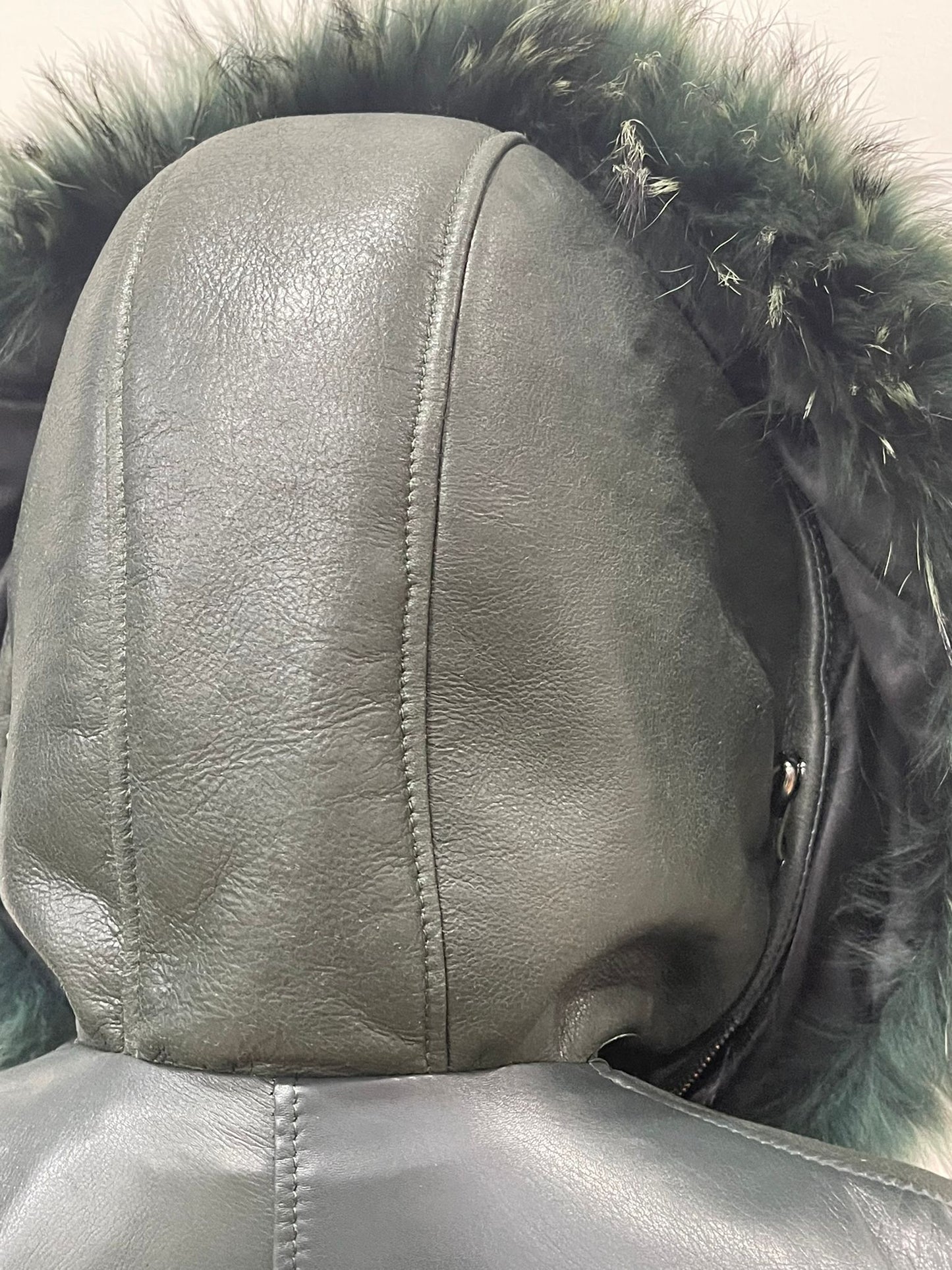 Bomber montone verde donna con zip e cappuccio