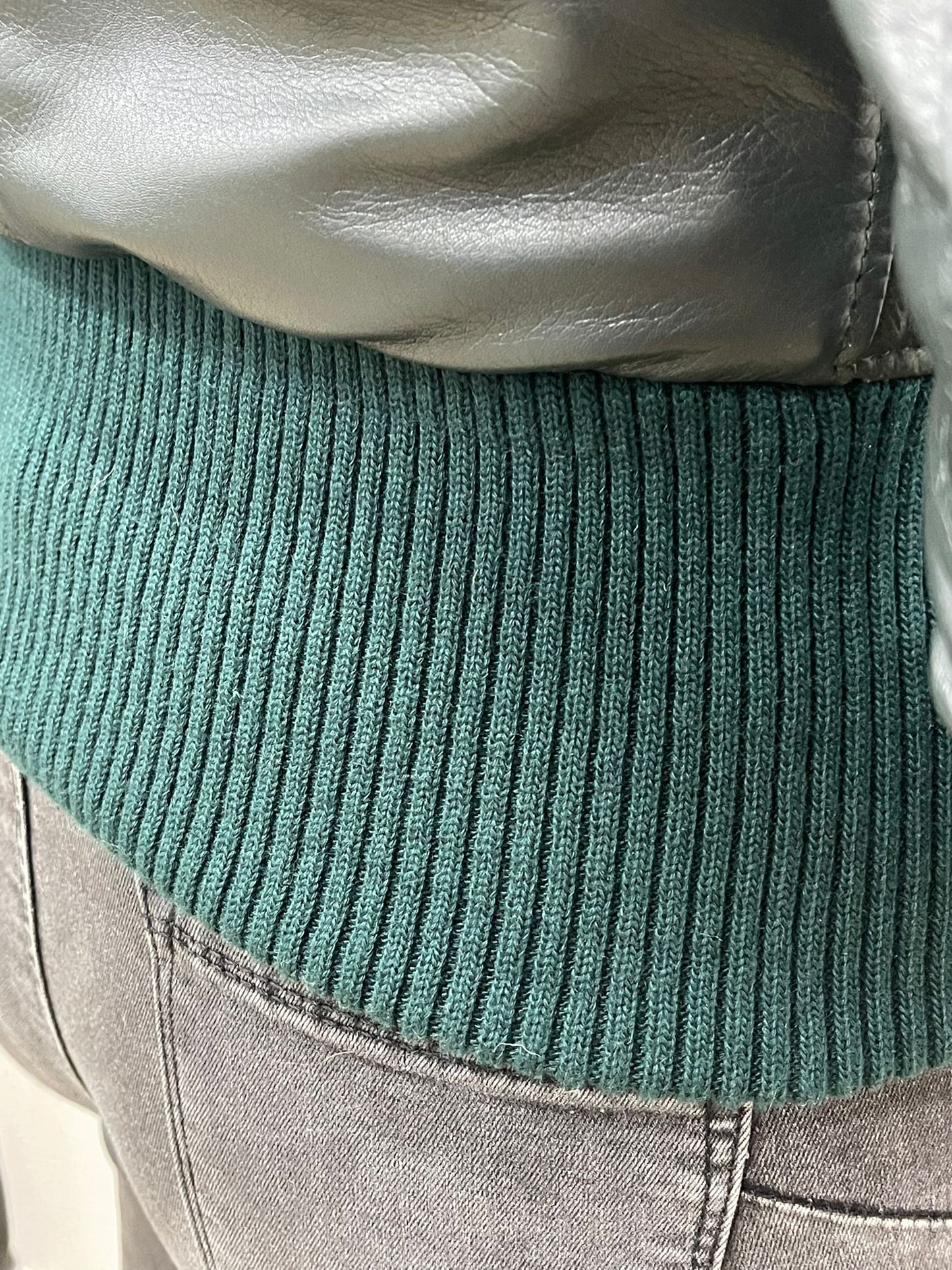 Bomber montone verde donna con zip e cappuccio