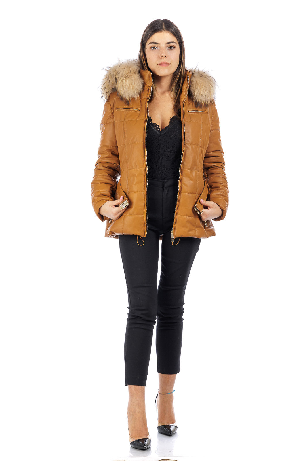 Piumino miele in pelle con cappuccio bordato in murmasky