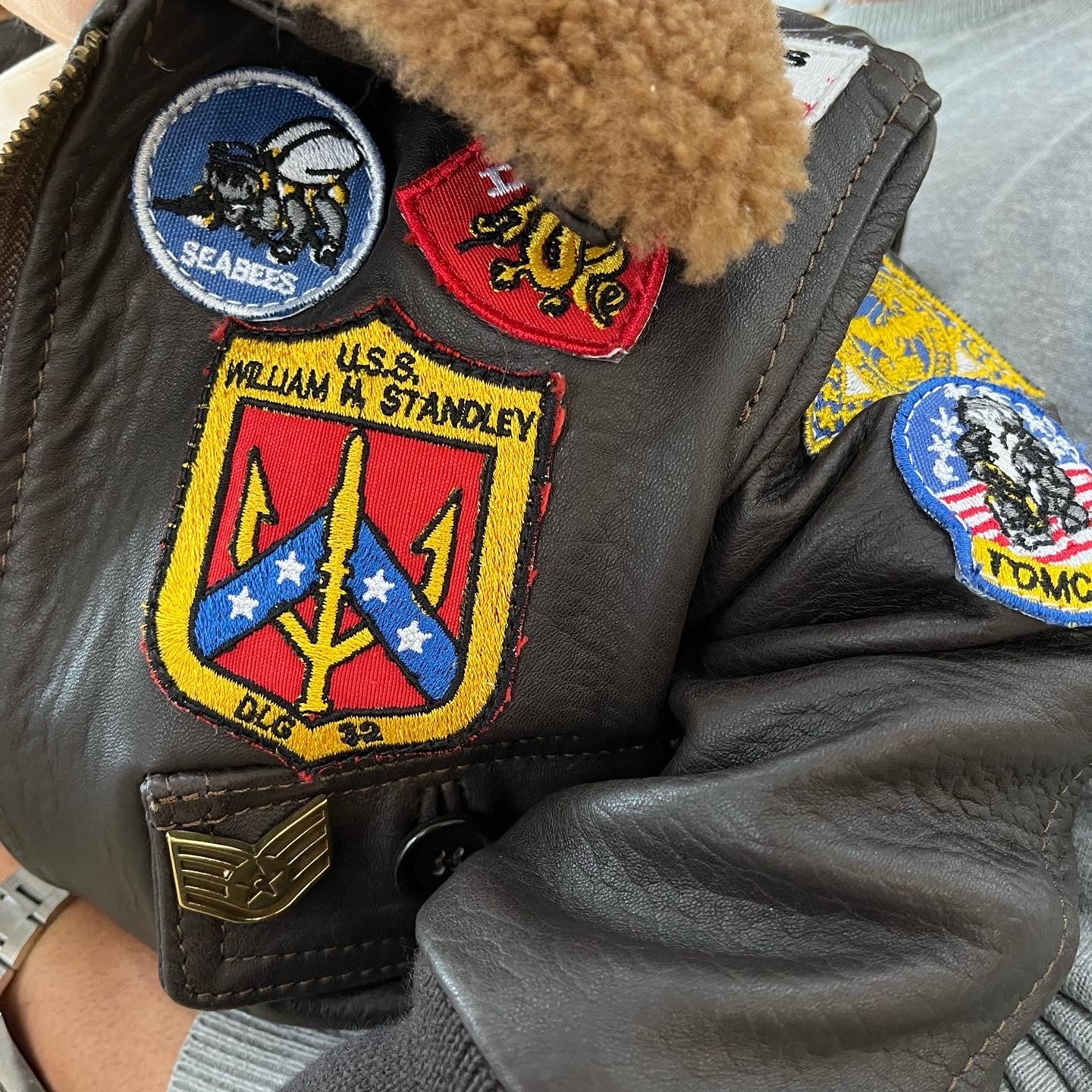 Giacca in vera pelle con zip con toppe e collo in montone TOP GUN bambino