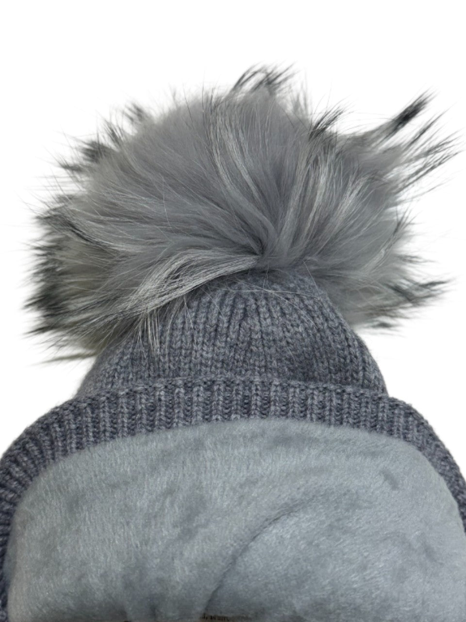 Berretto in lana con pon pon in murmasky grigio