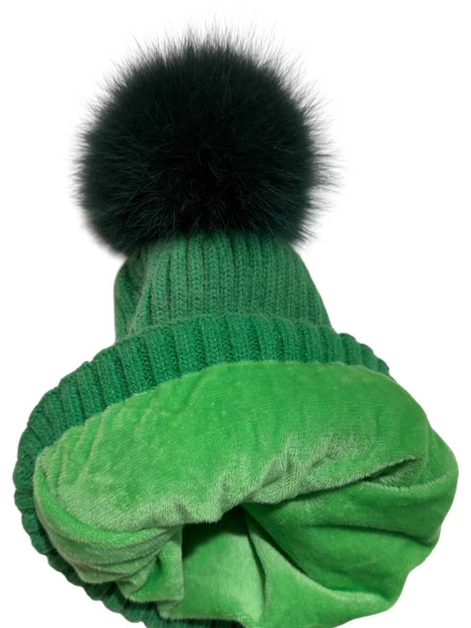 Berretto in lana int con pon pon in murmasky verde