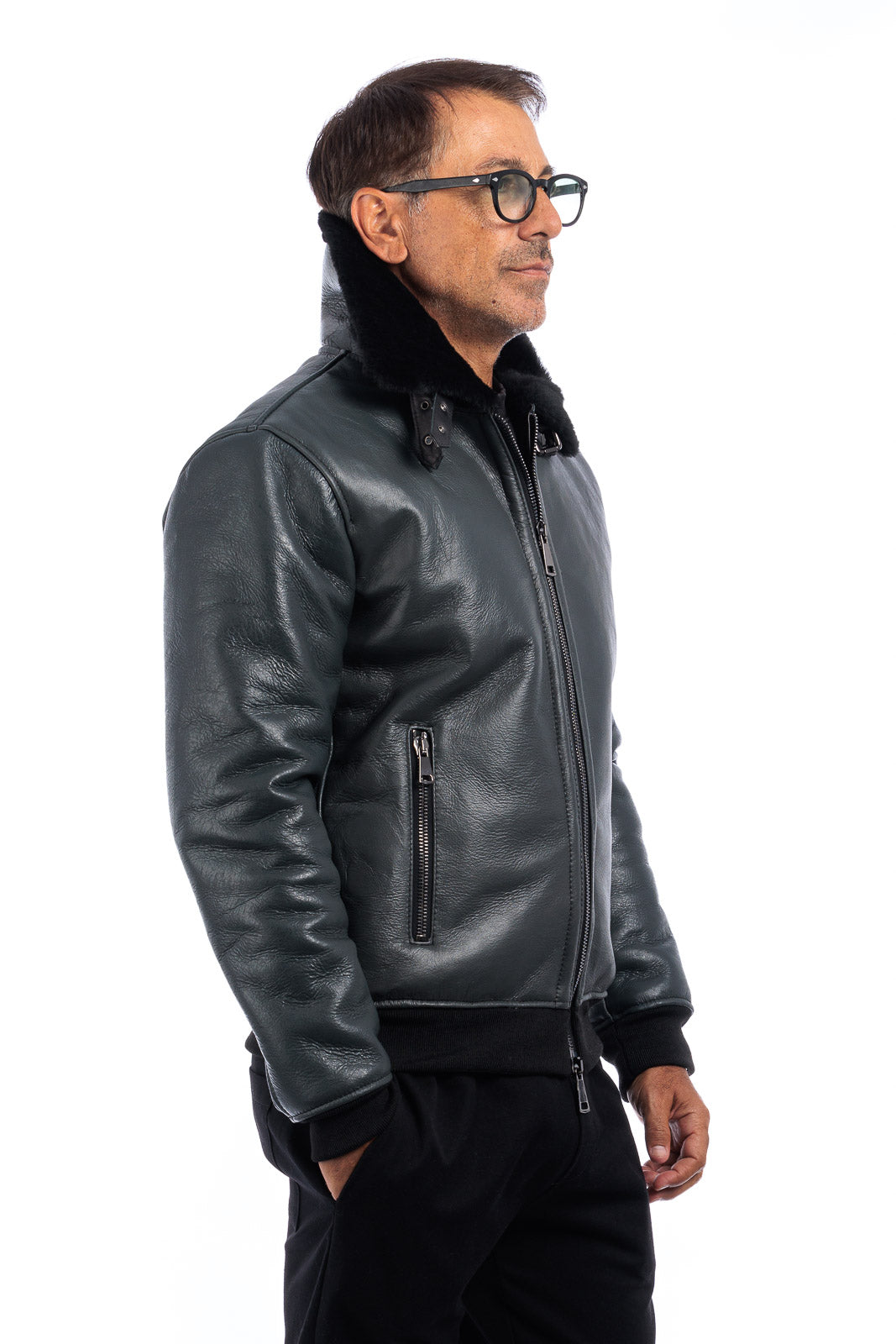 Bomber interamente in montone grigio finanza pelo nero con zip
