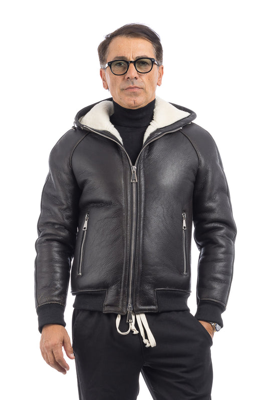 Bomber interamente in montone nero pelo bianco con zip e cappuccio REGLAN