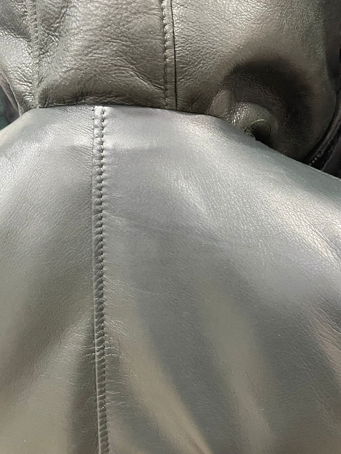 Bomber montone verde donna con zip e cappuccio