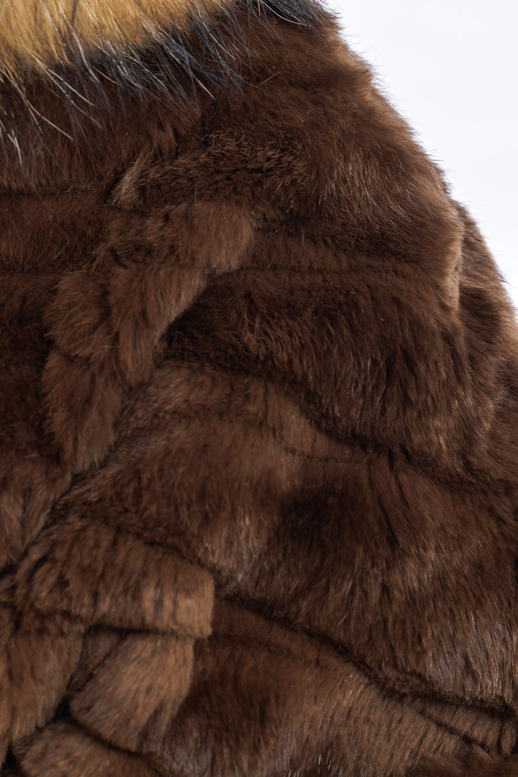 Mantella in Lapin marrone con cintura annodata in pelle