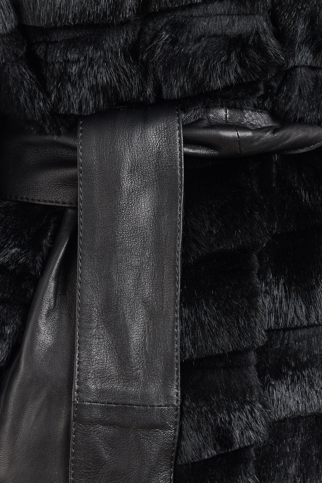 Mantella in Lapin nera con cintura annodata in pelle