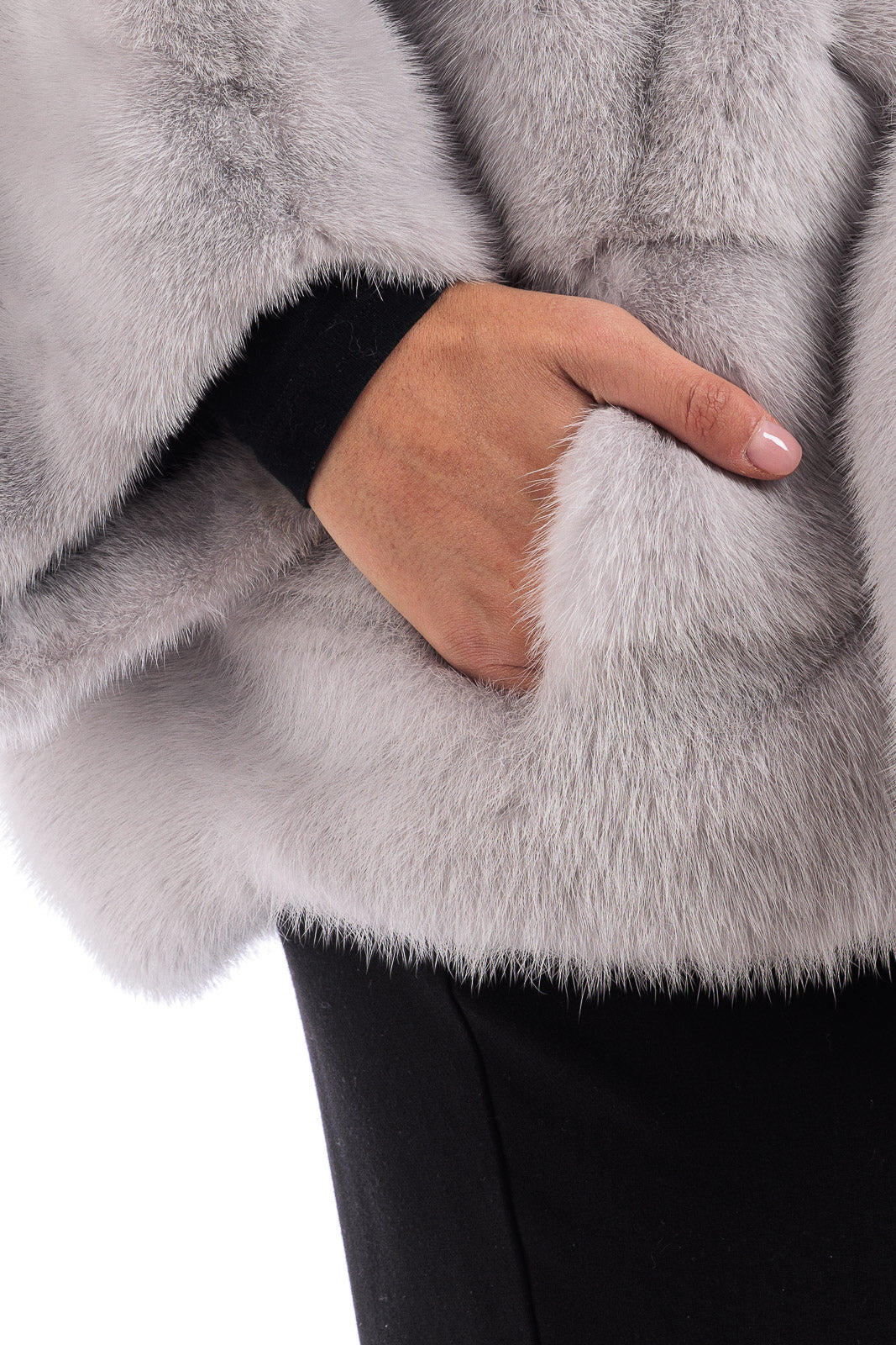 Mantella in pelliccia di Visone ghiaccio con cappuccio e cintura in visone