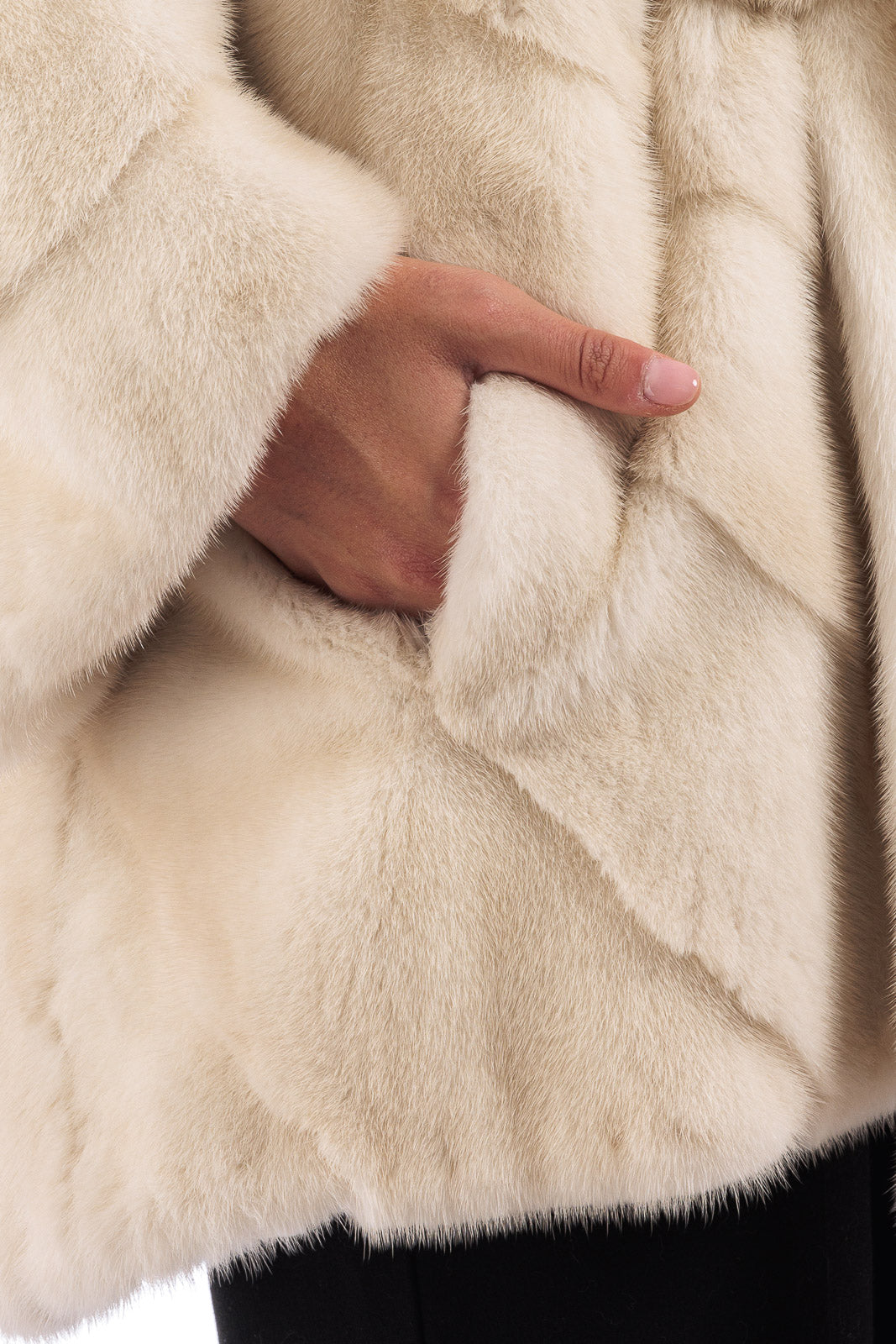 Mantella in pelliccia di Visone perla light con cappuccio e cintura in visone